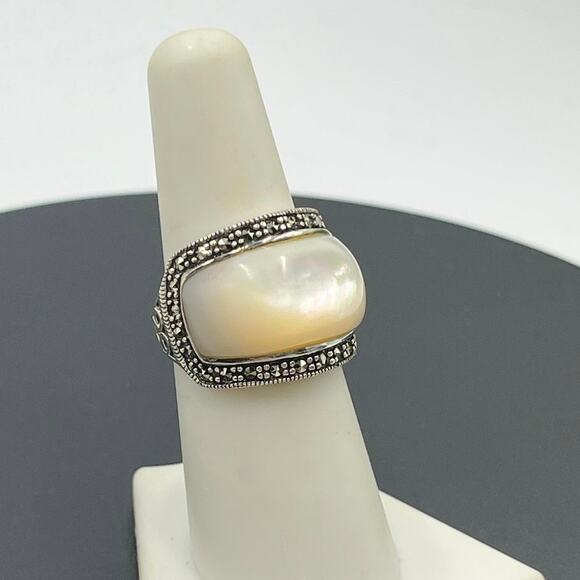 Sterling Silver 925 Cream Moonstone and Marcasite Ring Sz 7.25 - Picture 1 of 10